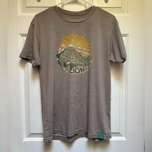 Wild Tribute Zion Canyon National Park Mountain Sun Gray Tan T-shirt Mens Medium